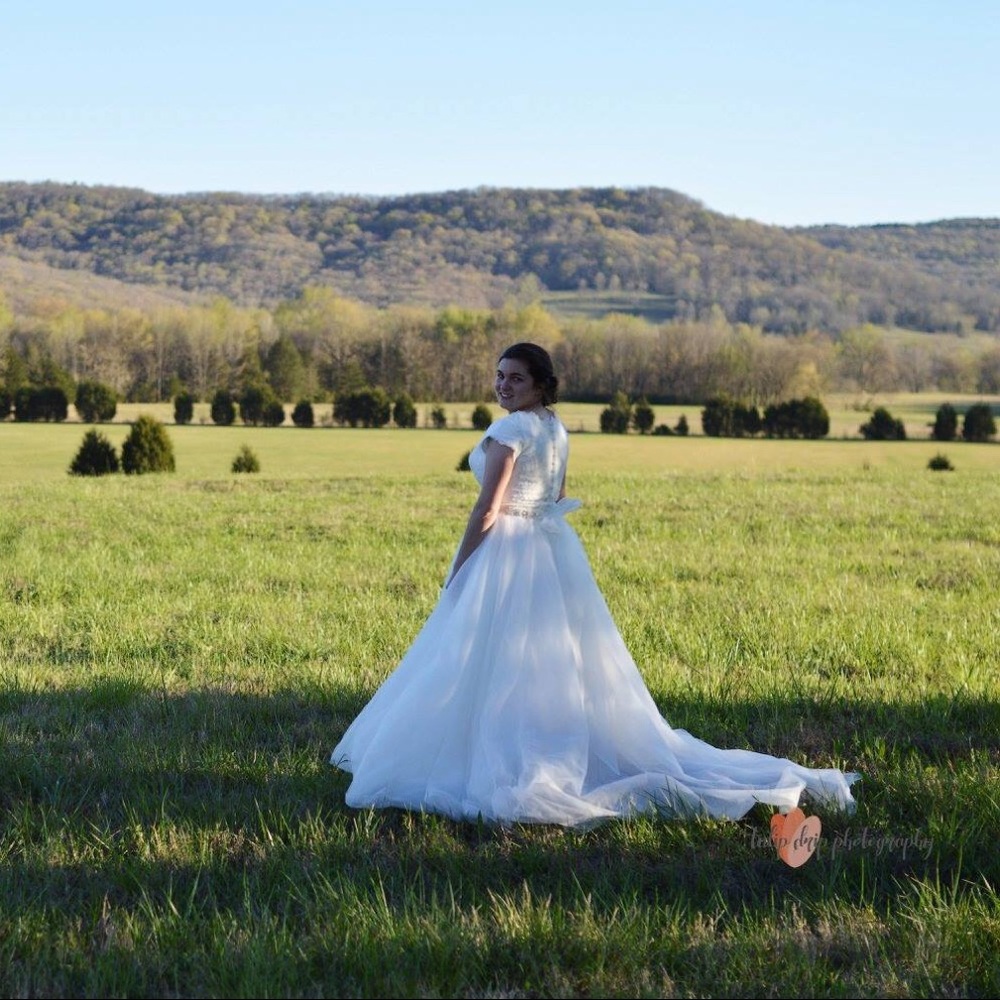 Allure Modest Wedding Dress 💍👰🏽 *SALE* - Picture 3 of 8